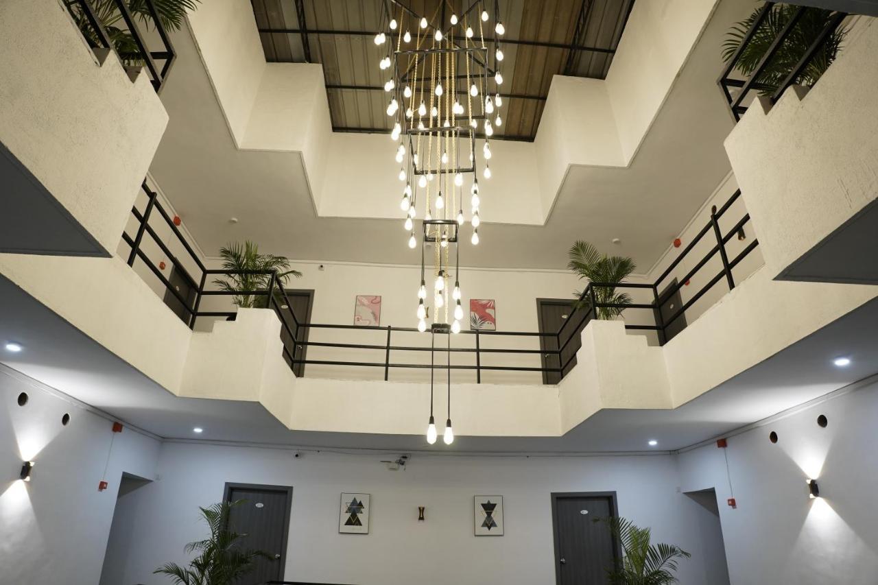 Hotel Royal Accord 苏拉特 外观 照片
