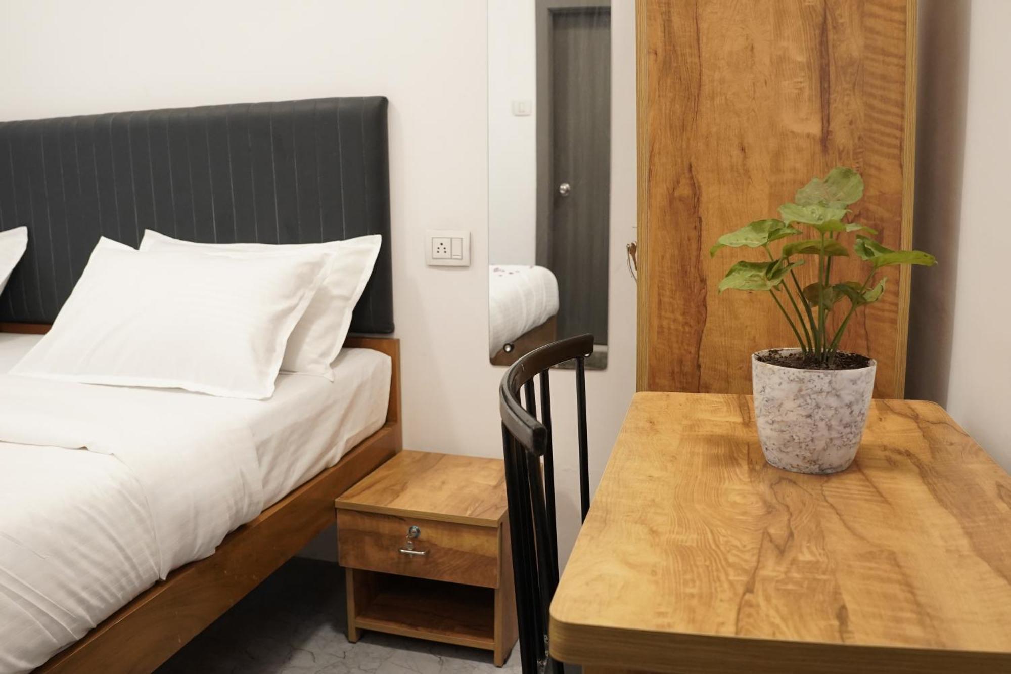 Hotel Royal Accord 苏拉特 外观 照片