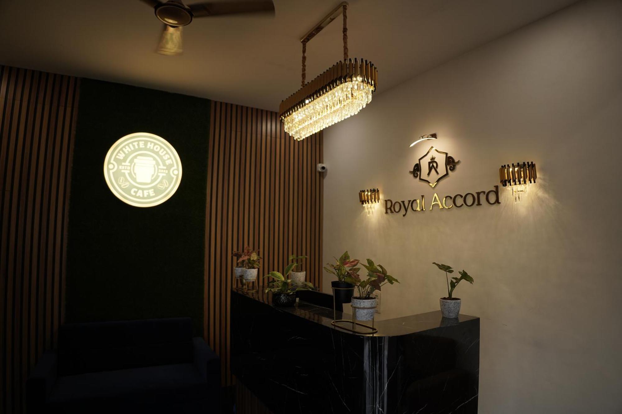Hotel Royal Accord 苏拉特 外观 照片